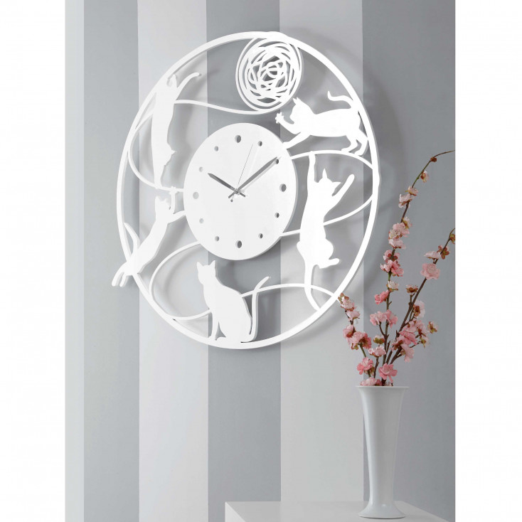 Orologio da parete rotondo in legno dal design moderno ed elegante
