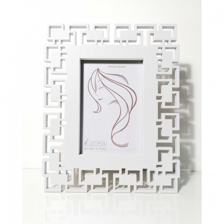 Portafoto da tavolo grande in legno traforato dal design moderno ed elegante