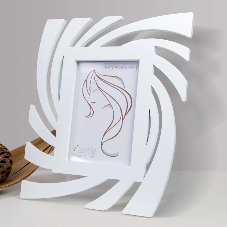 Portafoto da tavolo piccolo in legno dal design moderno ed elegante