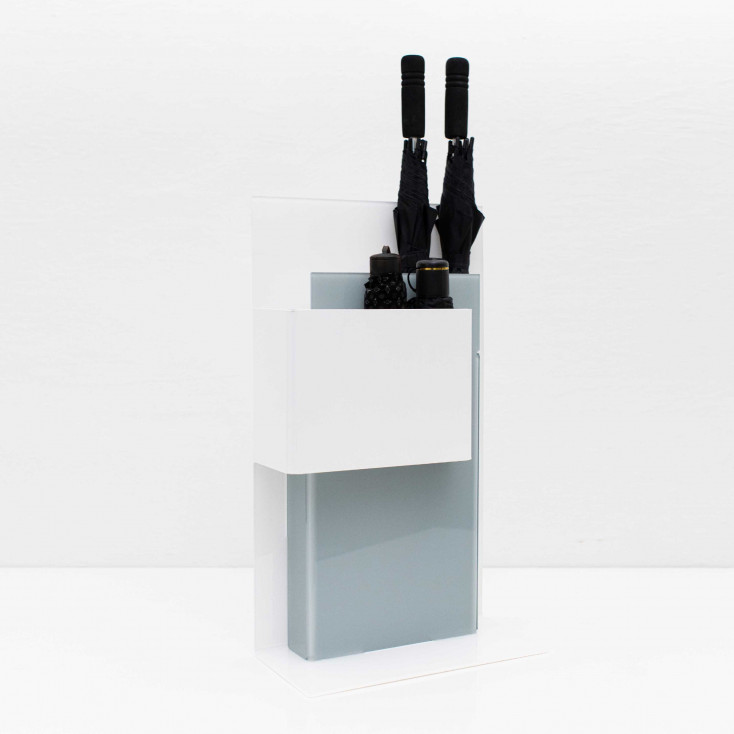Portaombrelli in plexiglass dal design moderno e dalle linee geometriche
