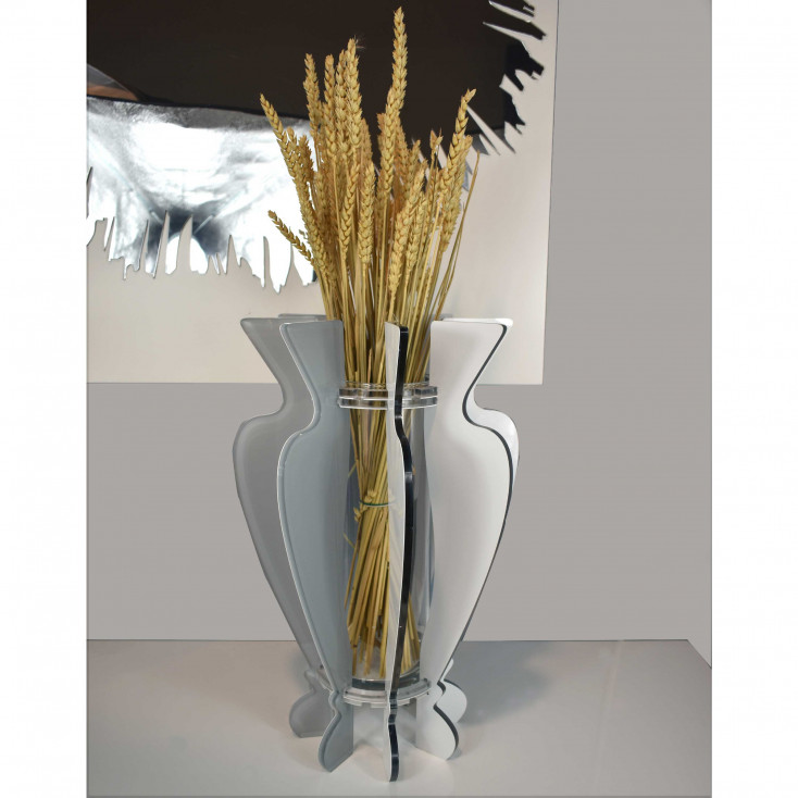 Vaso da tavolo dal design moderno in plexiglass dalle linee eleganti
