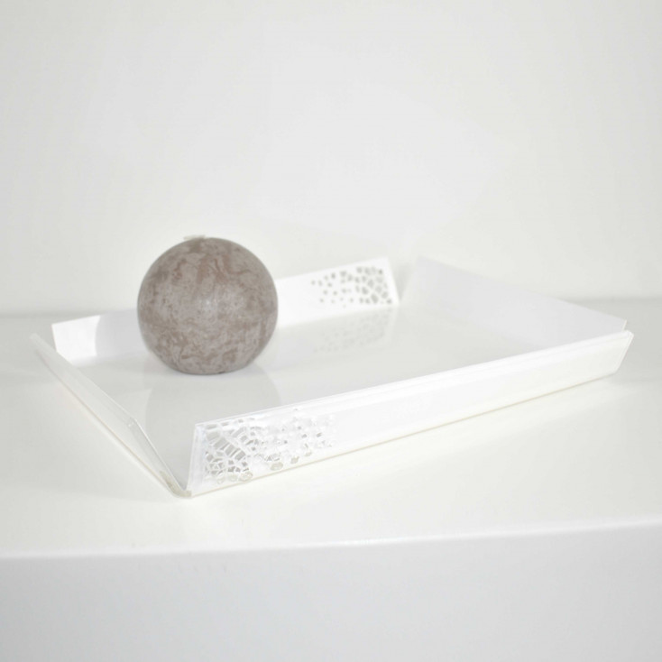 Vassoio piccolo in plexiglass traforato dal design moderno ed elegante