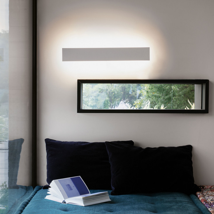Applique a led con struttura in alluminio media dal design moderno