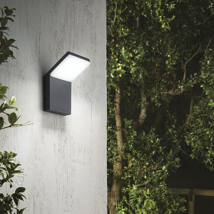 Applique da esterno a led con struttura in alluminio e diffusore in acrilico