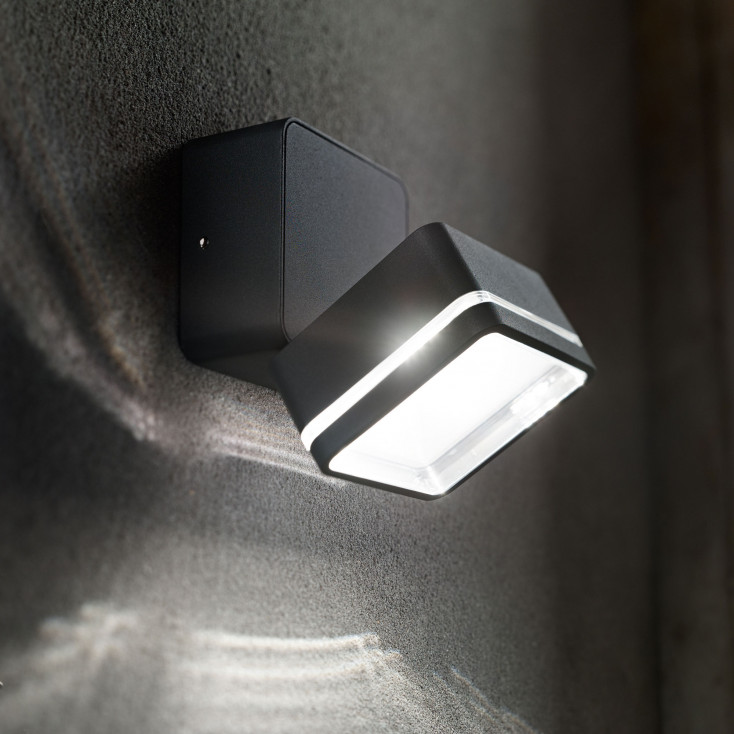 Applique da esterno a led in alluminio e diffusore quadrato orientabile in vetro