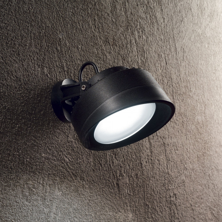 Applique da esterno con struttura in resina e diffusore orientabile