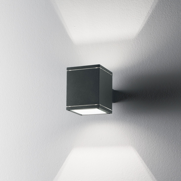 Applique da esterno in alluminio con doppio diffusore quadrato in vetro pirex