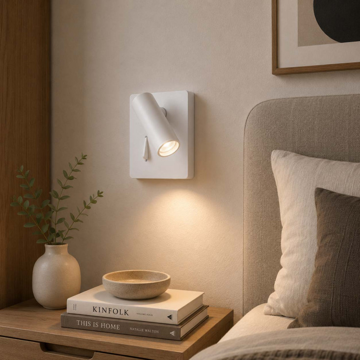 Applique da parete con base quadrata e diffusore tubolare a led orientabile