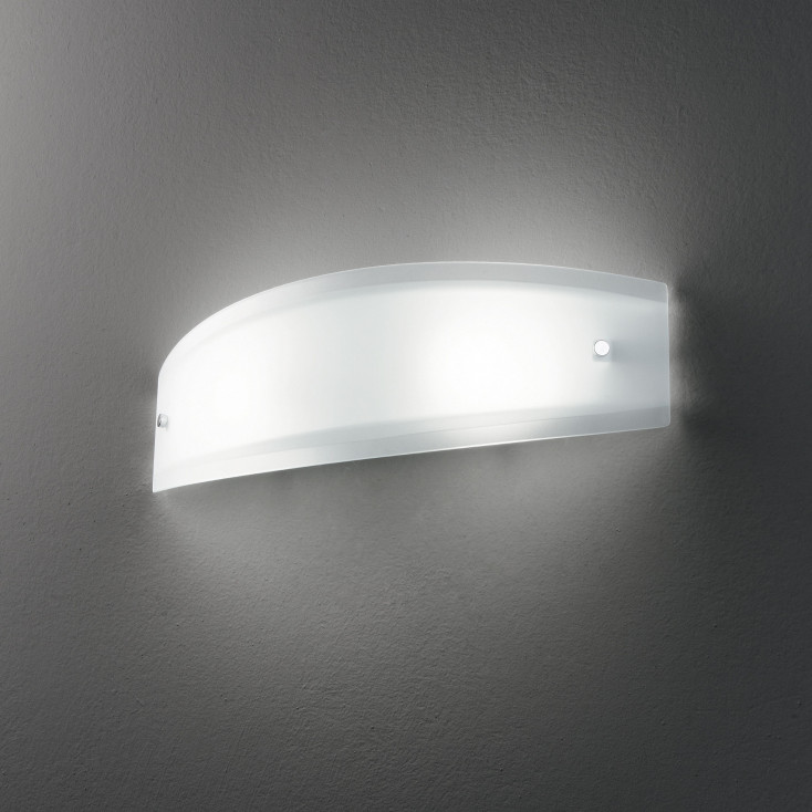 Applique da parete dal design moderno con diffusore in vetro acidato