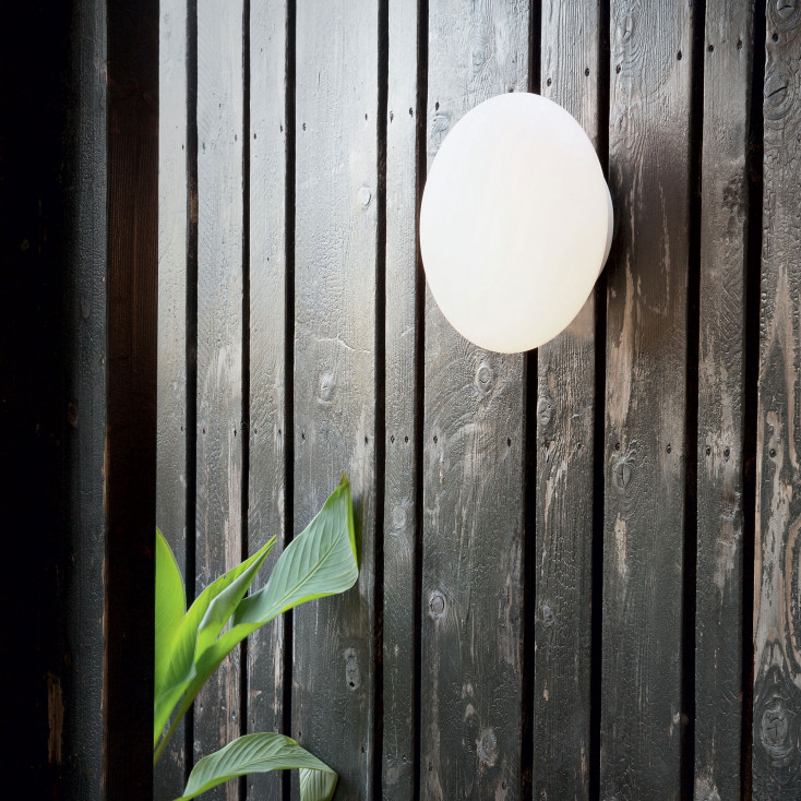 Applique da parete per esterni con struttura in alluminio e diffusore in pvc