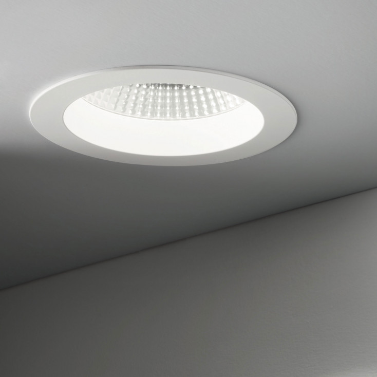 Faretto da incasso grande a LED con struttura in alluminio e ghiera rotanda