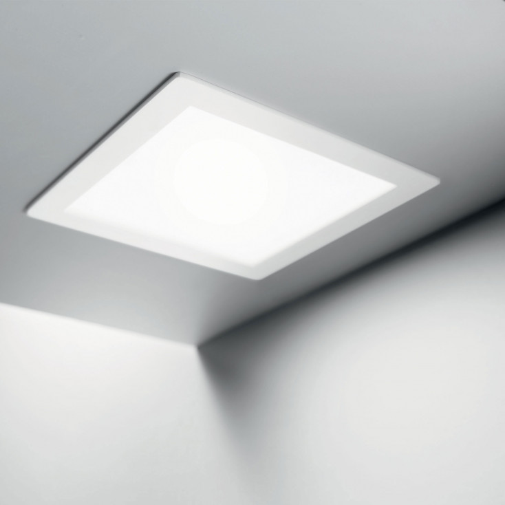 Faretto da incasso piccolo a LED con struttura in alluminio e ghiera quadrata