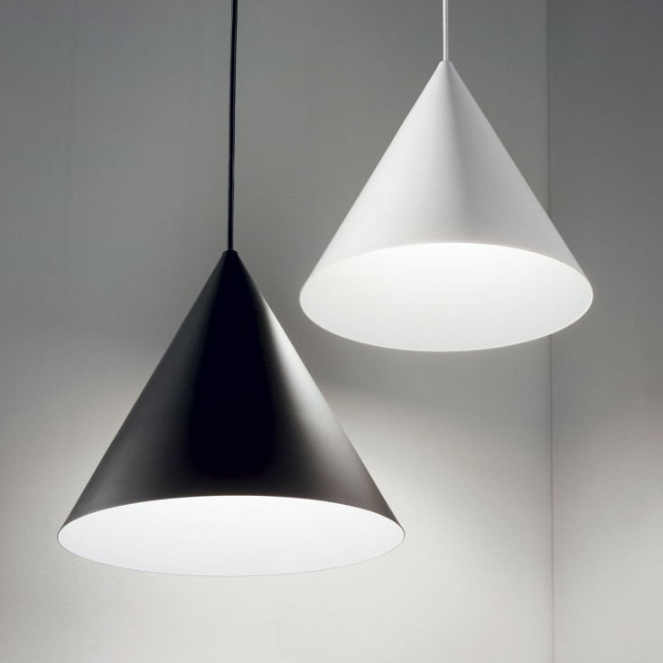 Lampada a sospenione moderna grande con diffusore in metallo verniciato