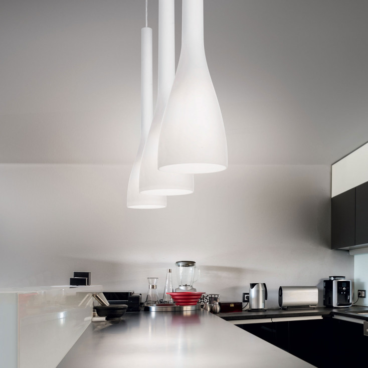 Lampada a sospensione moderna in metallo con diffusore grande in vetro