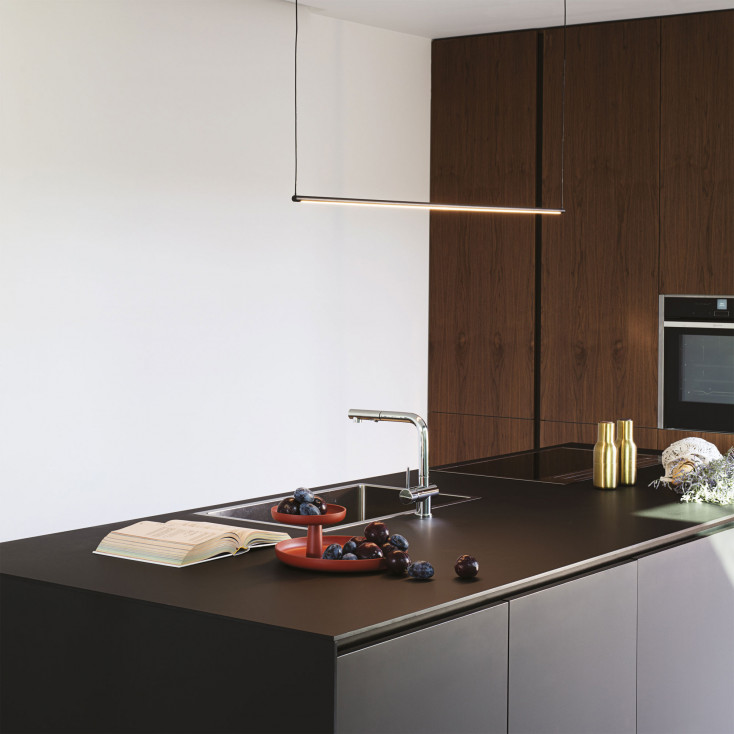 Lampada a sospensione per cucina con struttura in alluminio e diffusore a led