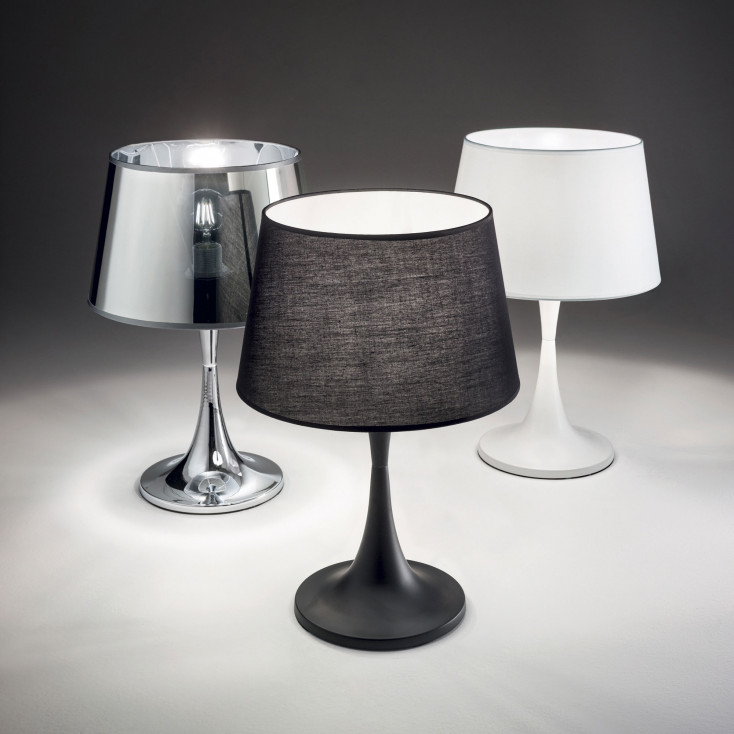 Lampada da comodino con struttura in metallo e diffusore in lamina di pvc