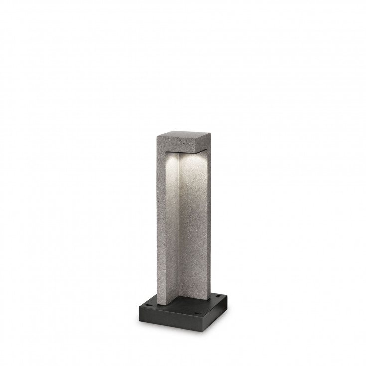 Lampioncino da giardino a led con struttura in resina e base in metallo