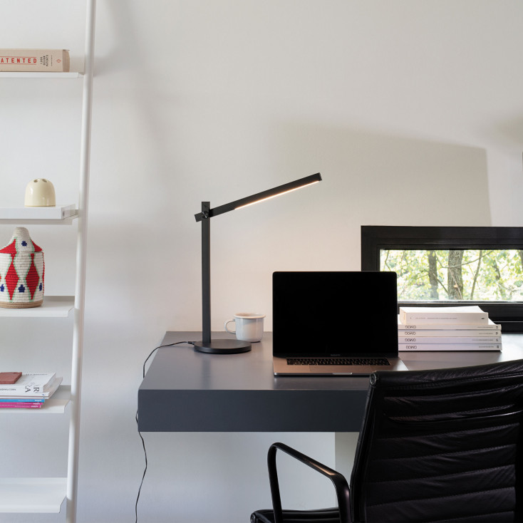 Lampada da scrivania struttua in alluminio con diffusore a led dimmerabile