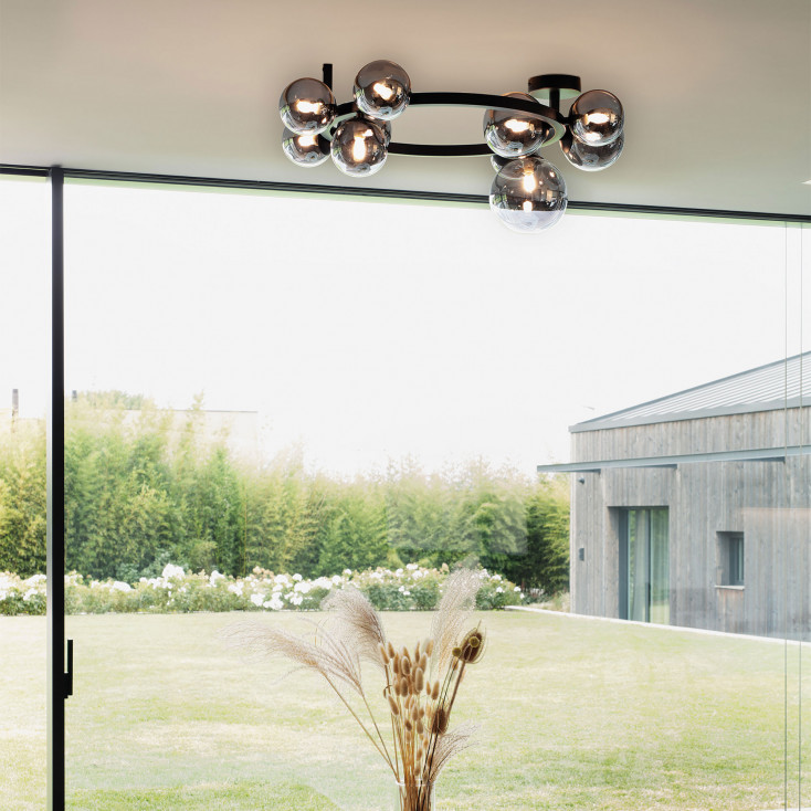 Lampada da soffitto con struttura circolare in metallo e 10 diffusori in vetro