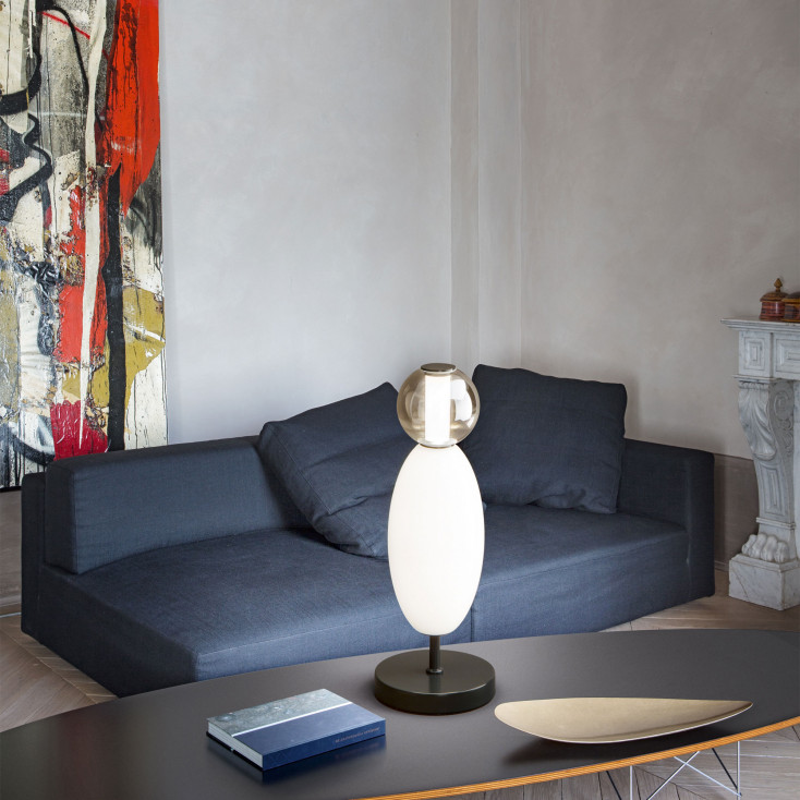 Lampada da tavolo a led con struttura in metallo e diffusore in vetro