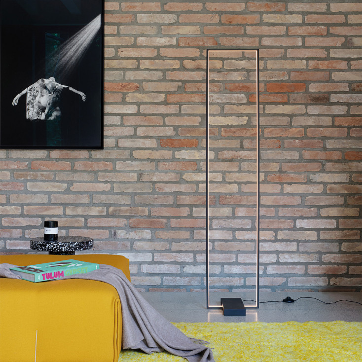 Lampada da terra a LED moderna in metallo con diffusori in acrilico