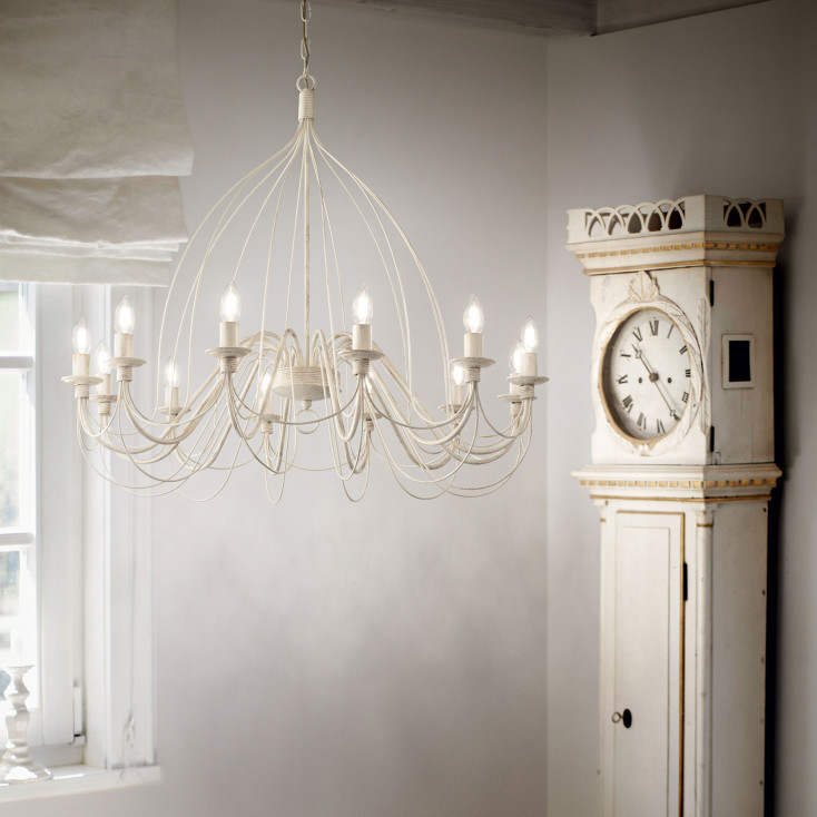 Lampadario rustico grande con struttura in metallo antichizzato e 12 diffusori