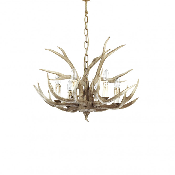 Lampadario rustico in metallo con elementi decorativi in resina