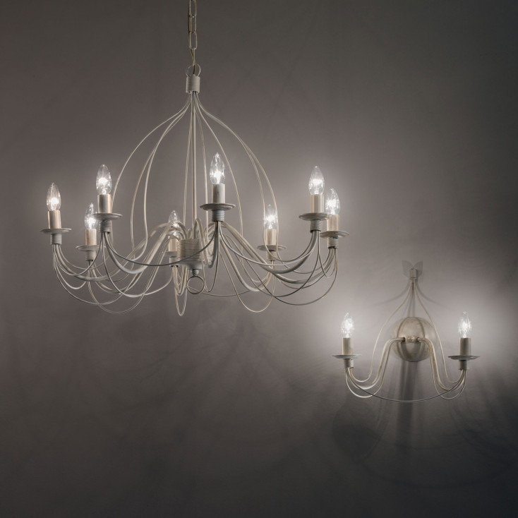 Lampadario rustico medio con struttura in metallo antichizzato e 8 diffusori