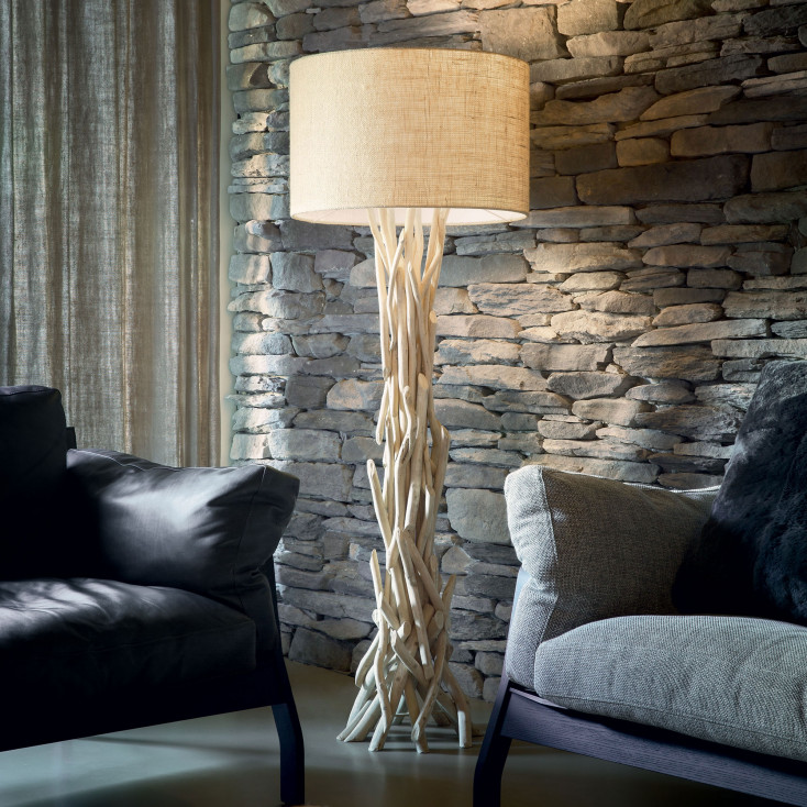 Piantana rustica con struttura in metallo e rami decorativi in legno