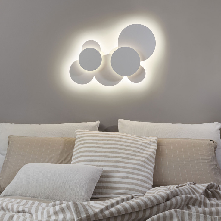 Plafoniera grande a led con struttura in metallo dal design moderno