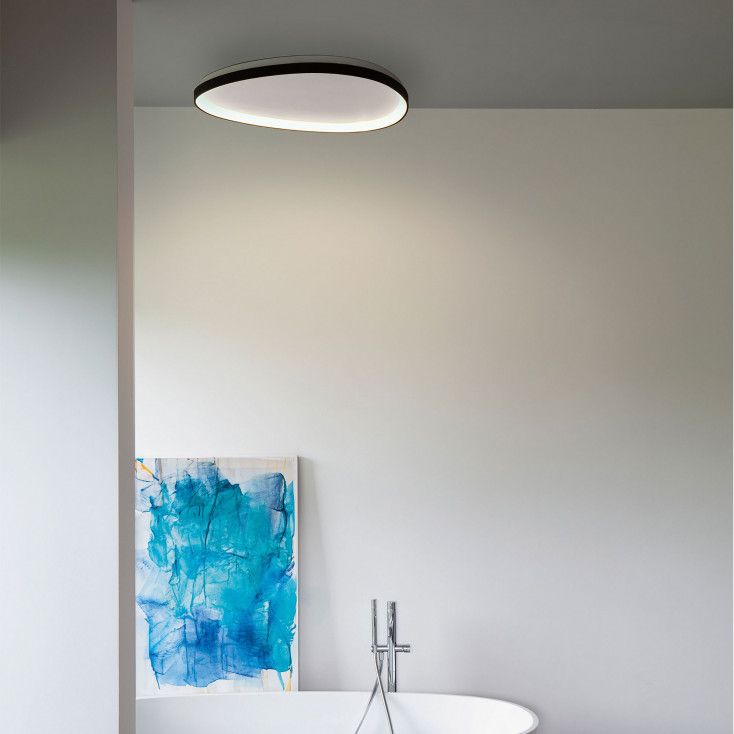 Plafoniera grande a led con struttura in metallo e diffusore in policarbonato