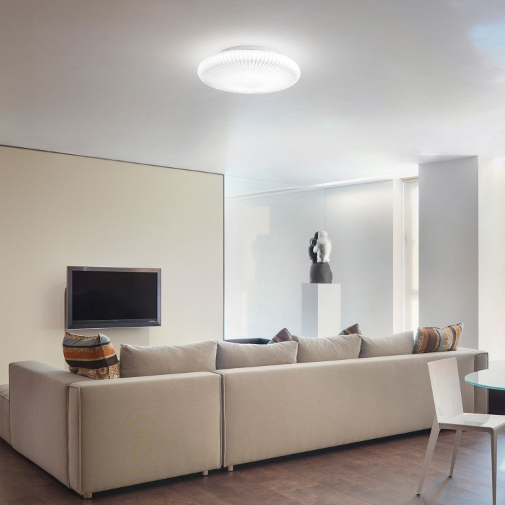 Plafoniera piccola a led con montatura in metallo e diffusore in vetro rotondo
