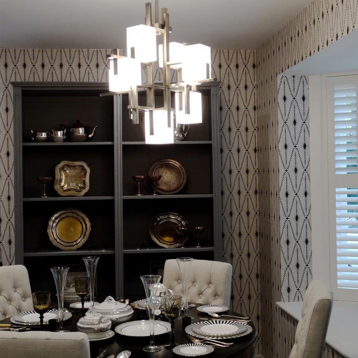 Lampadario in acciaio con 7 diffusori in vetro dal design moderno