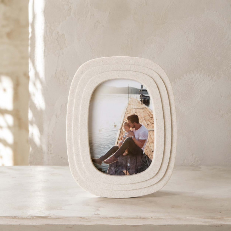 Portafoto ovale piccolo in resina dal design moderno