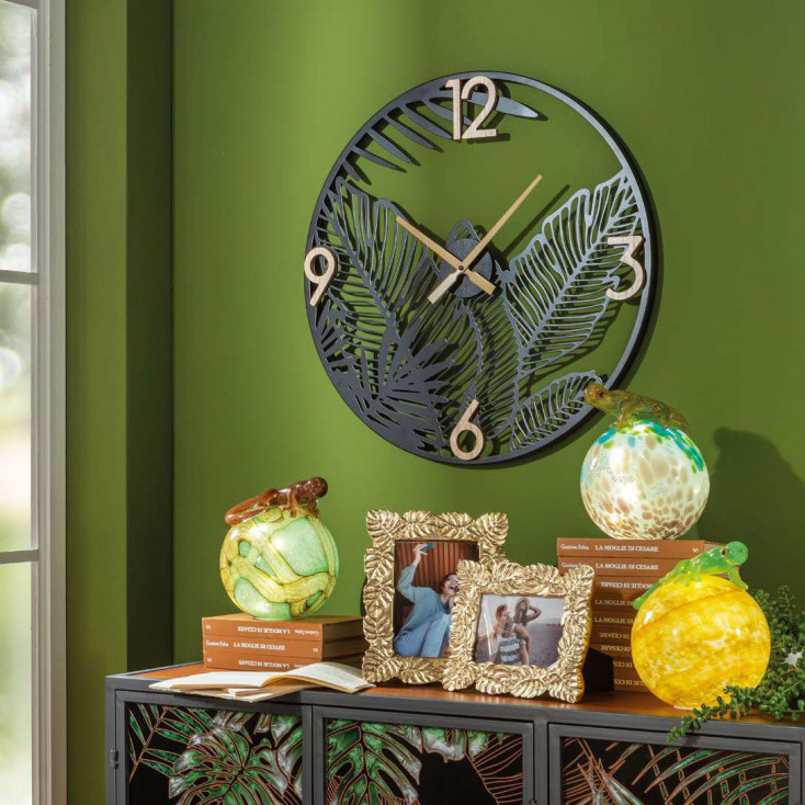 Orologio da parete in metallo nero con foglie tropicali traforate
