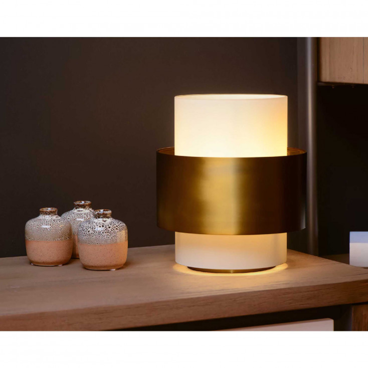 Abatjour con struttura in acciaio dal design moderno e diffusore in vetro