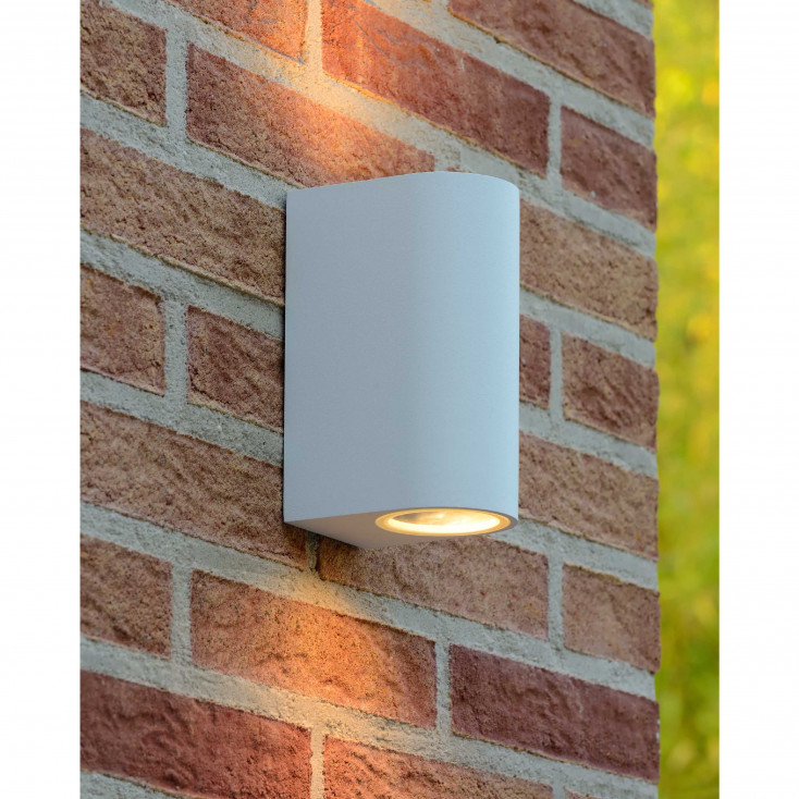 Applique da esterno struttura alta in alluminio arrotondata dal design moderno