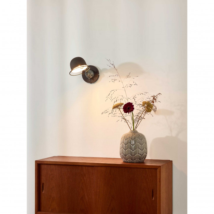Applique da parete in metallo in stile industrial con diffusore orientabile