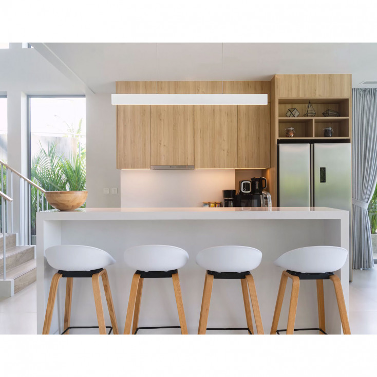 Lampada a sospensione a LED lineare con struttura in metallo dal design moderno