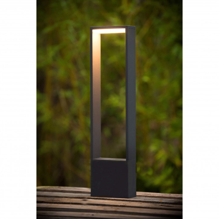 Lampione da giardino con struttura moderna in alluminio e diffusore a led