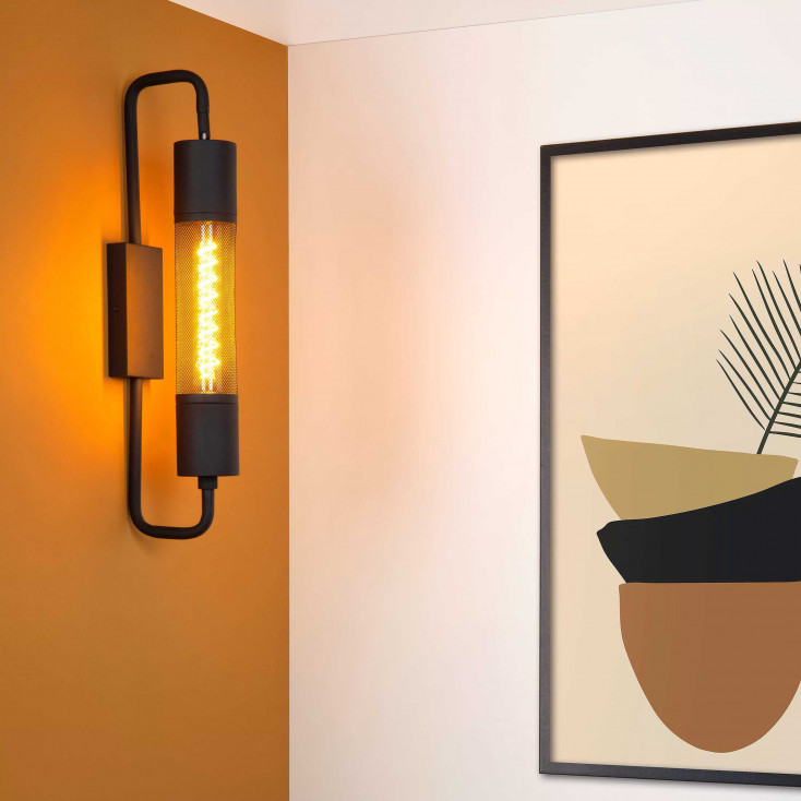 Lampada da parete con struttura in acciaio verniciato dal design moderno