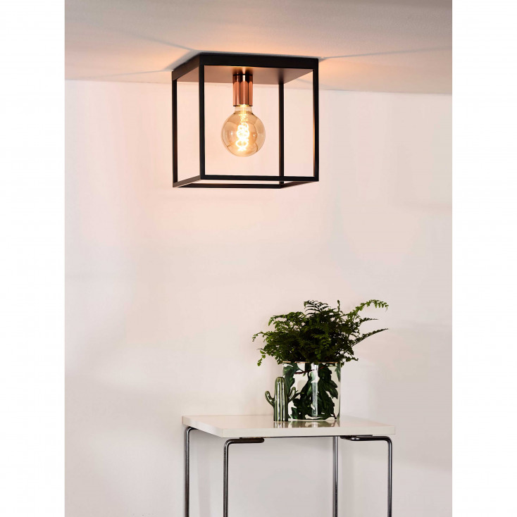 Lampada da soffitto di design con struttura in metallo dalla forma cubica