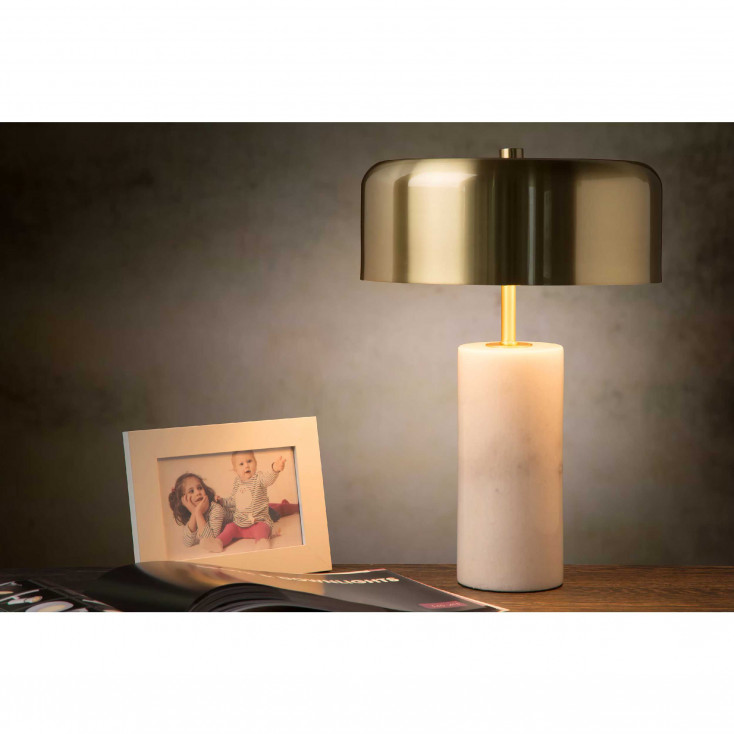 Lampada da tavolo con base in marmo e diffusore in metallo dal design elegante