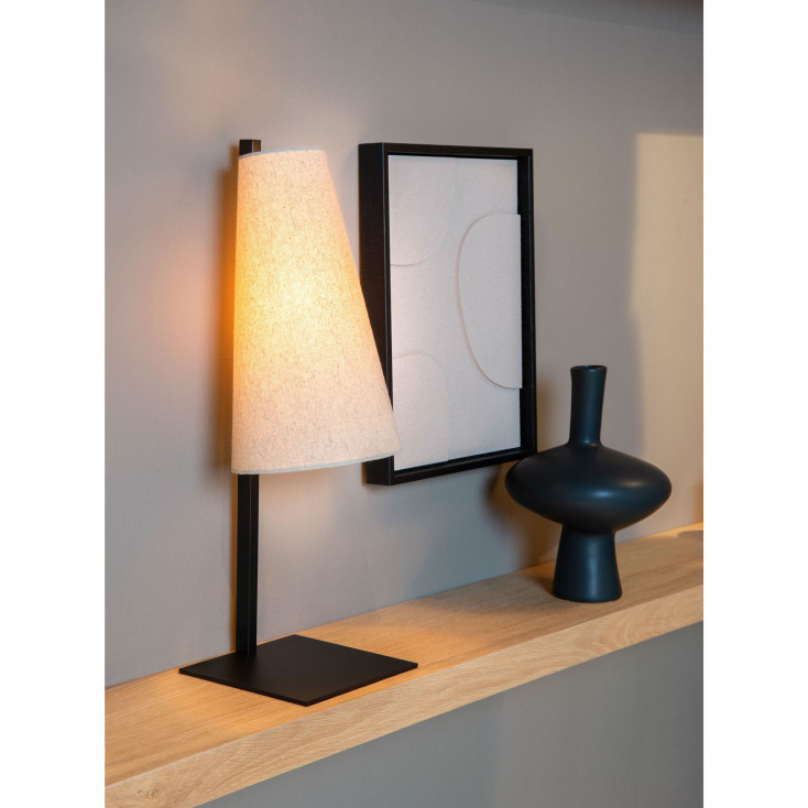 Lampada da tavolo di design struttura in acciaio e diffusore a cono in tessuto