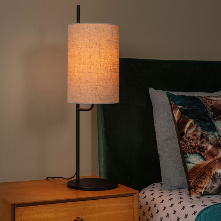 Lampada da tavolo moderna con paralume in tessuto