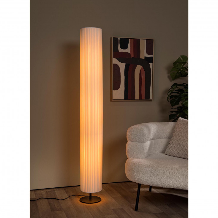 Lampada da terra moderna in metallo con diffusore a cilindro in tessuto alto