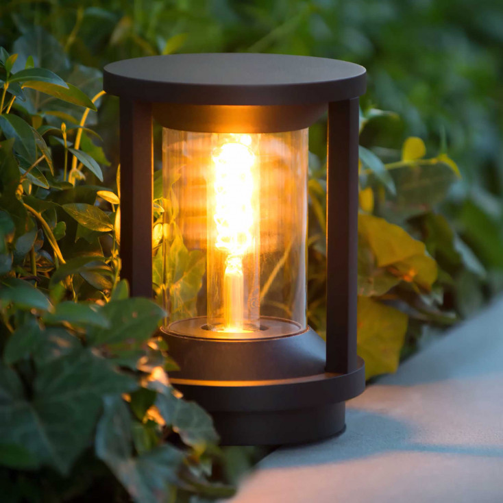 Lampioncino da terra per giardino in alluminio moderna con diffusore in pvc