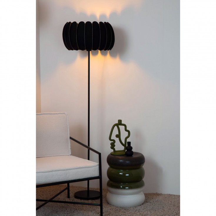 Lampada da terra struttura in metallo e paralume in feltro