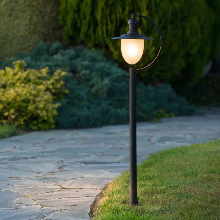 Lampione da giardino con struttura in alluminio e diffusore in vetro