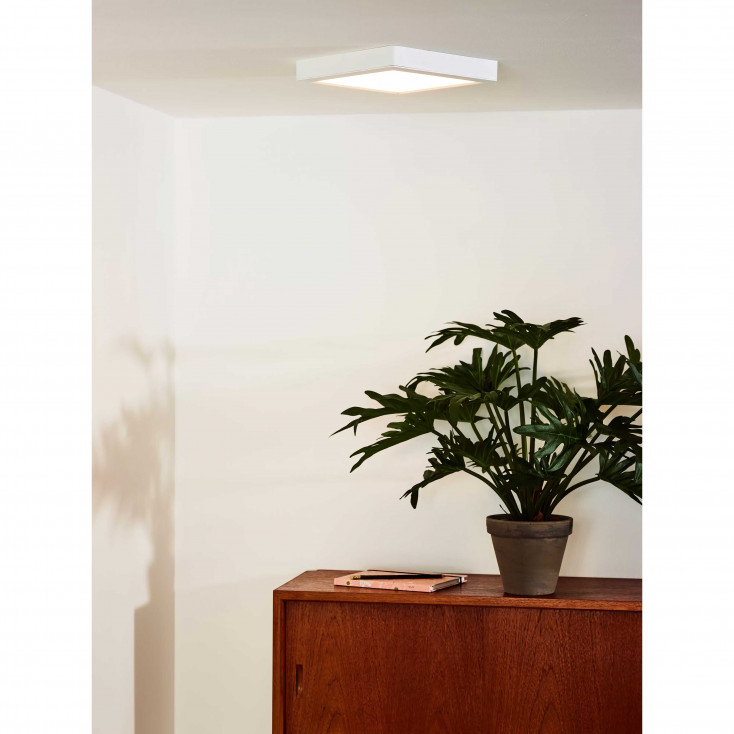 Plafoniera quadrata a LED con struttura in alluminio dal design semplice